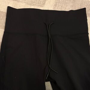 Vuori Black High-Waist Leggings with Drawstring